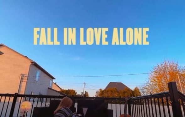 Lagu Fall In Love Alone dari Stacey Ryan